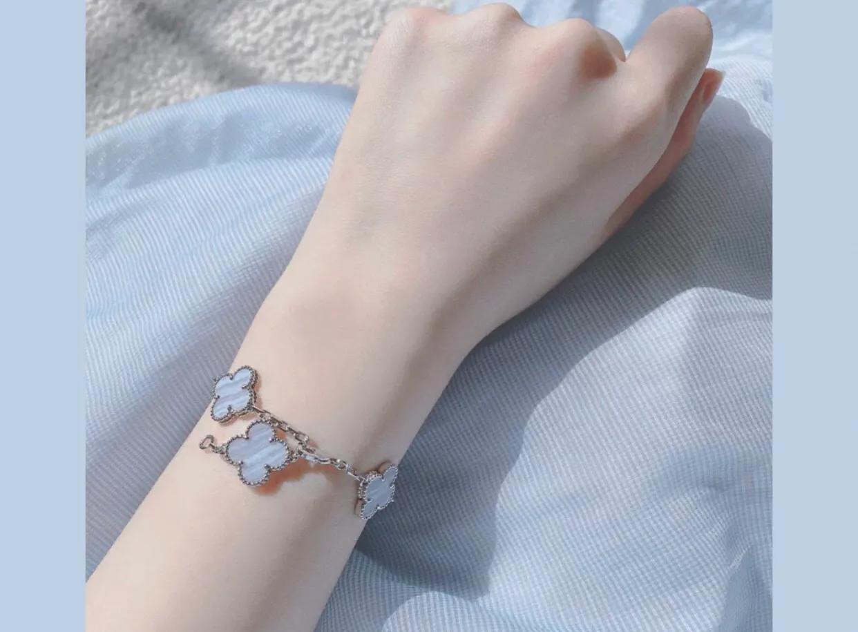 几十万的手镯原来长这样，梵克雅宝的饰品大家能欣赏得来吗？