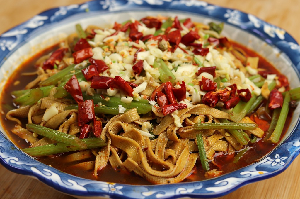 豆腐皮别再炒着吃了,豆腐皮除了和辣椒炒还能和什么炒