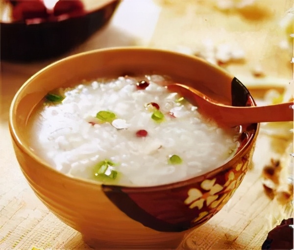 产妇怎么防止奶水溢出,轻轻挤就有乳汁是奶水充足吗