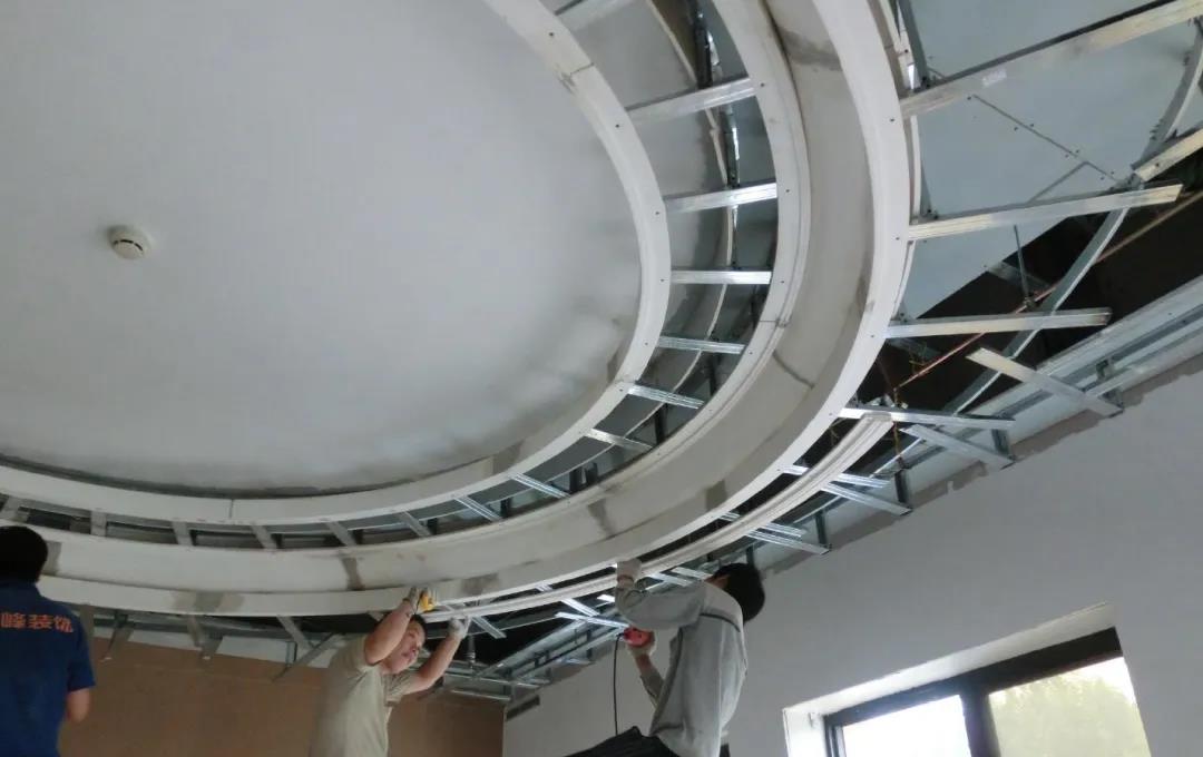 全轻钢龙骨吊顶施工工艺教程,轻钢龙骨隔墙施工工艺流程视频