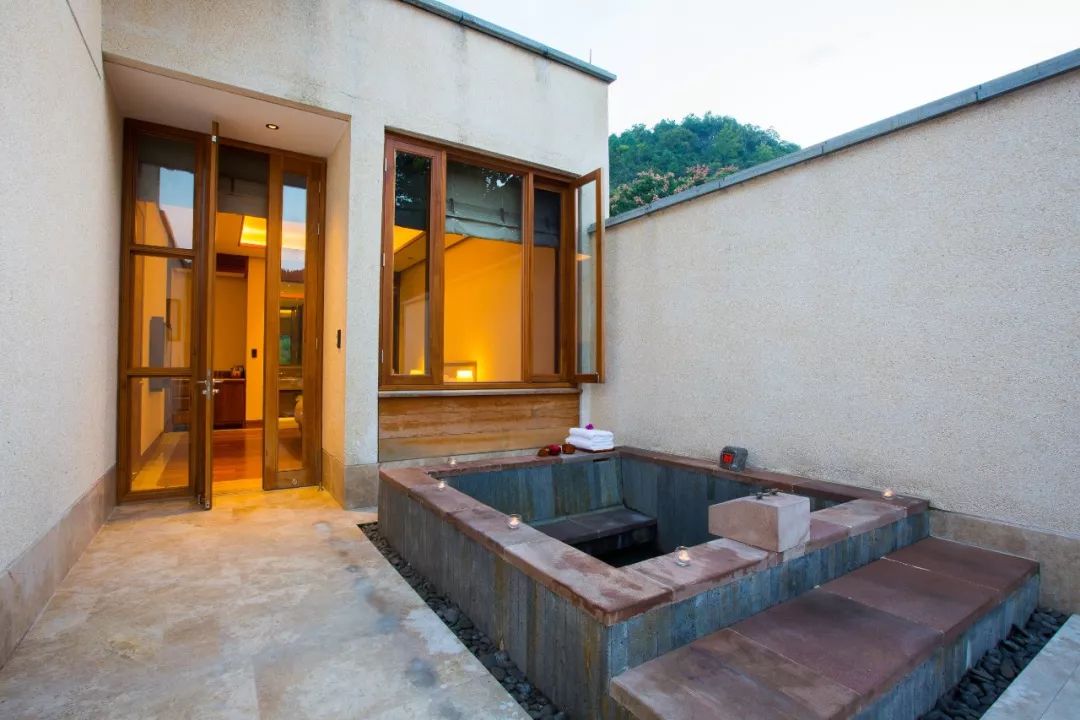 黄果树柏联温泉酒店是几星级酒店,黄果树柏联酒店在景区内怎么进去