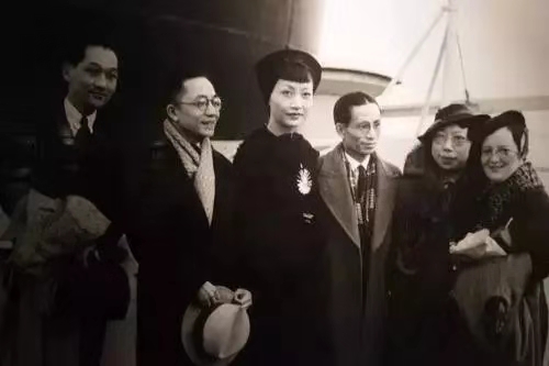 她是洗衣工女儿，进入好莱坞拍摄歧视华人影片被骂，最后得到认可