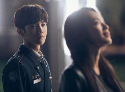 鹿晗上海堡垒手办,鹿晗上海堡垒路演粉丝娃娃