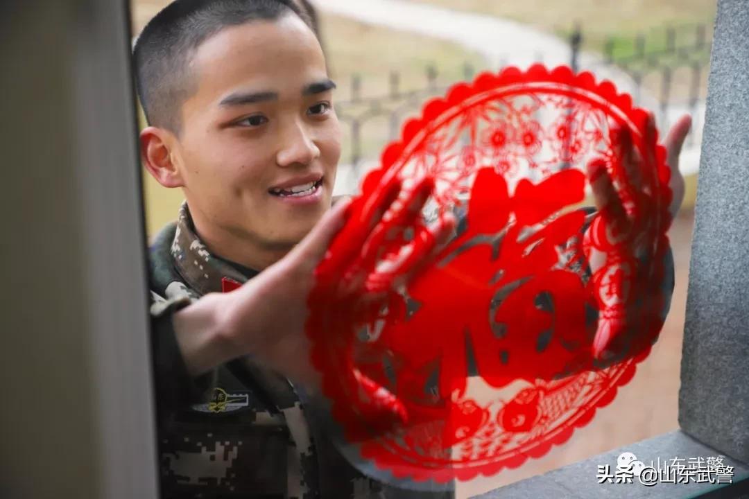 新春走军营雪域孤岛的别样春节,陆军武警00后双胞胎闯军营