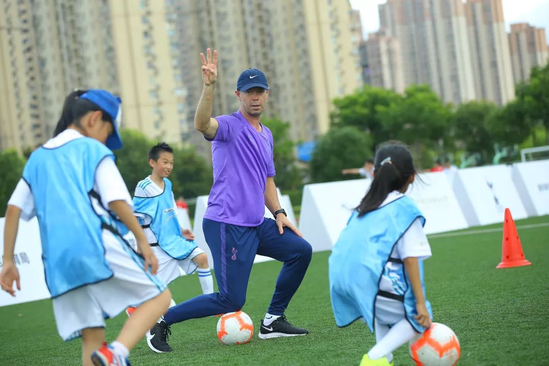 足球要从娃娃抓起视频,足球要从娃娃抓起吗