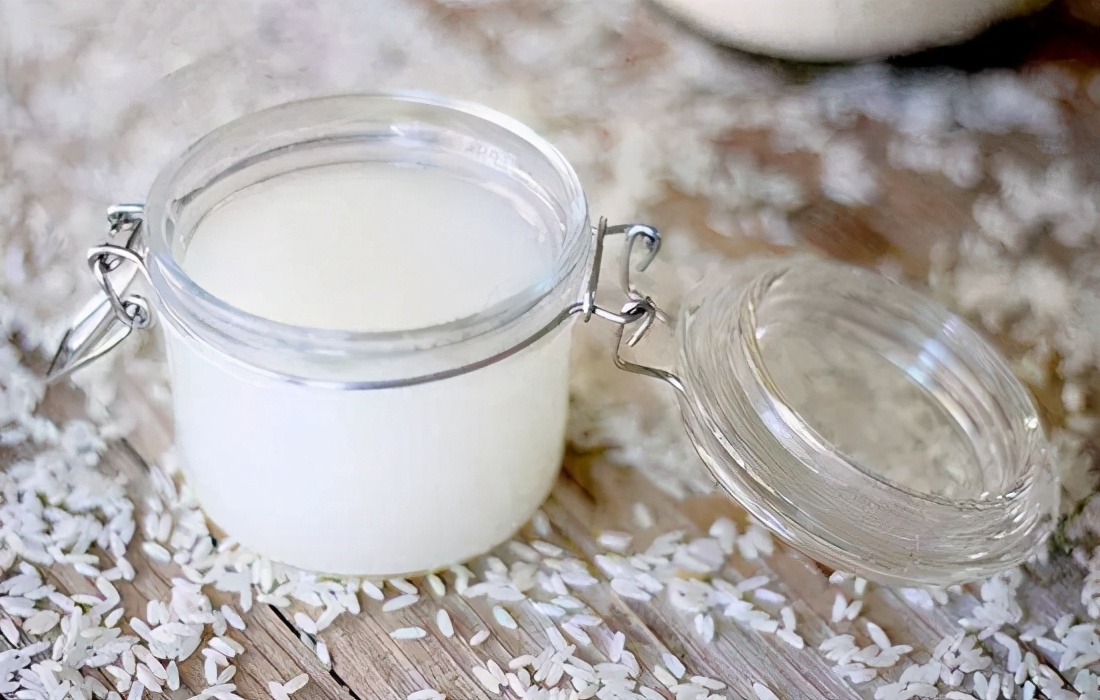 衣服上发霉的霉点怎么去除,衣服发霉的白霉点怎么去除