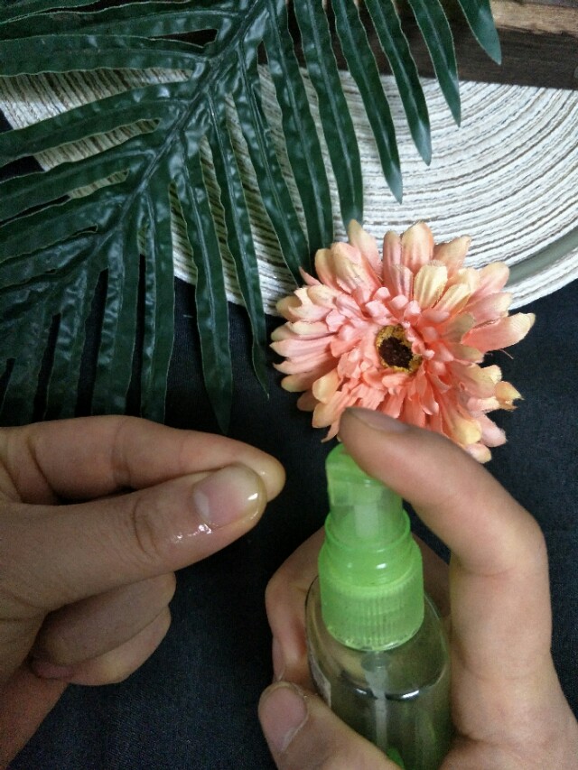 502胶水最怕的克星白醋,502胶水怕长期泡在水里吗