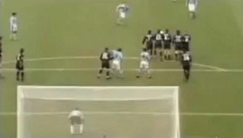 足球场激情对抗,现役11人最强足球球员组成的阵容