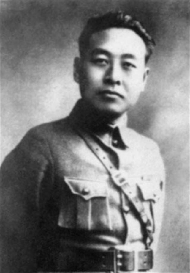 2018年，刘思齐儿子，女儿纪念主席诞辰125周年，表情严肃凝重