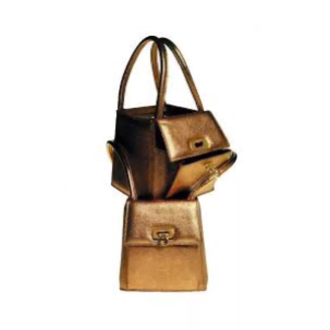 林允菲拉格慕全球品牌代言人,林允代言的香水