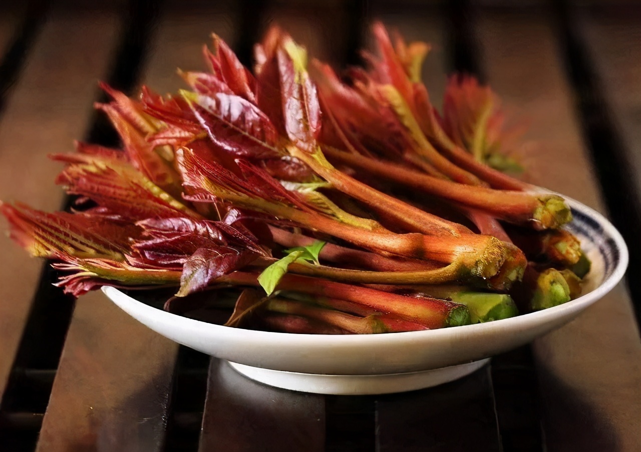 为啥翡翠的紫色被称为“春色”？这么香艳的名称其实源于一道菜