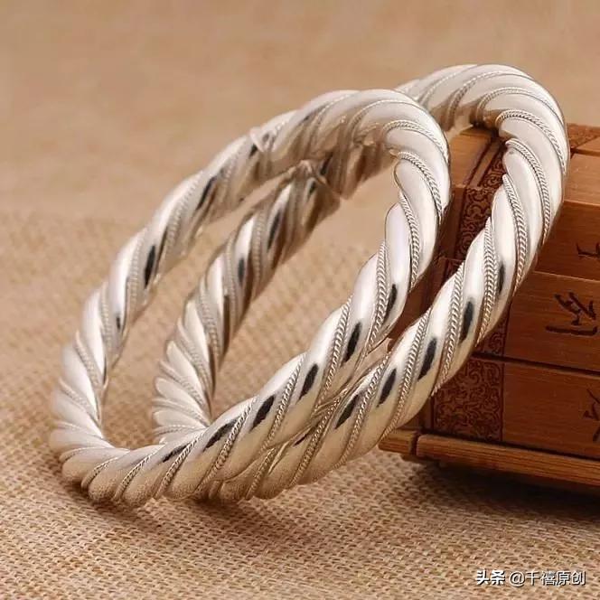 金镯子戴不进去可以压扁吗,金镯子为啥不要买空心的