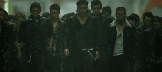 黑帮卖奶茶,黑帮摆摊卖夜宵