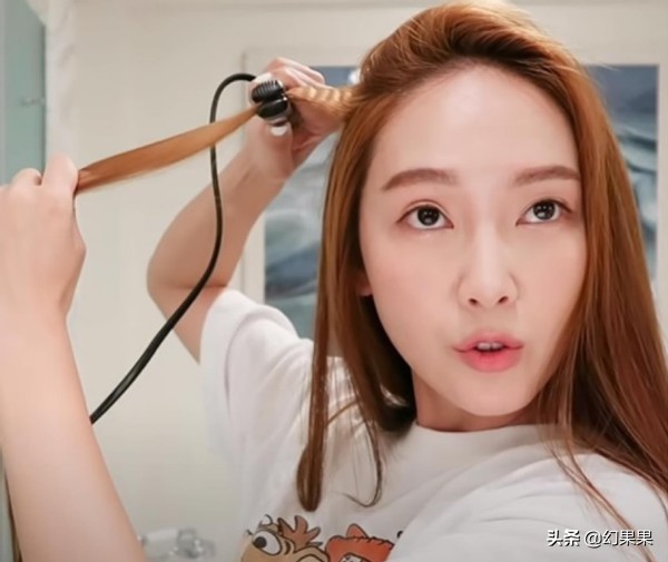 早上头发睡扁了怎么快速修复,睡醒头发变直的方法