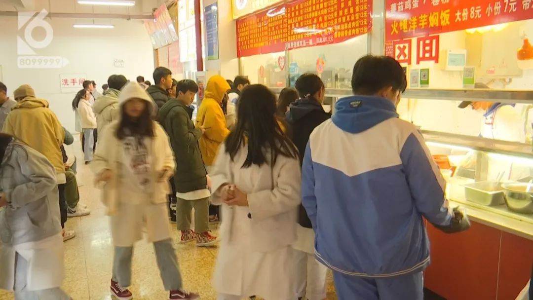 食堂4元成本的小火锅,小火锅一个人吃10元