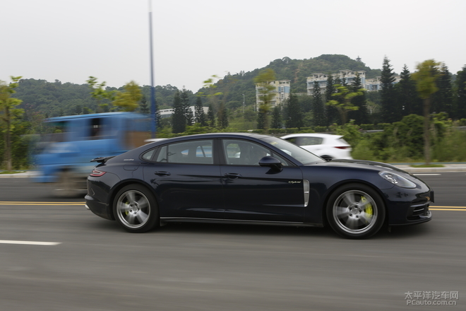 保时捷panamera混动深度测试 (全新保时捷panamera4s 2.9t试驾感受)