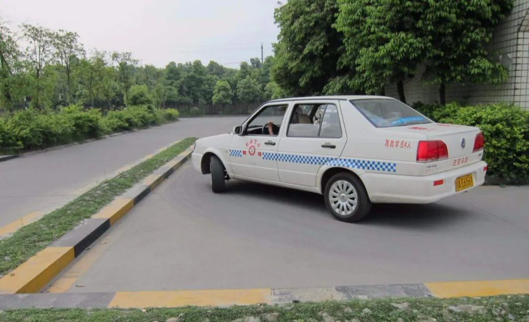 怎样才能科目一快速考过,怎样考过科目一的技巧