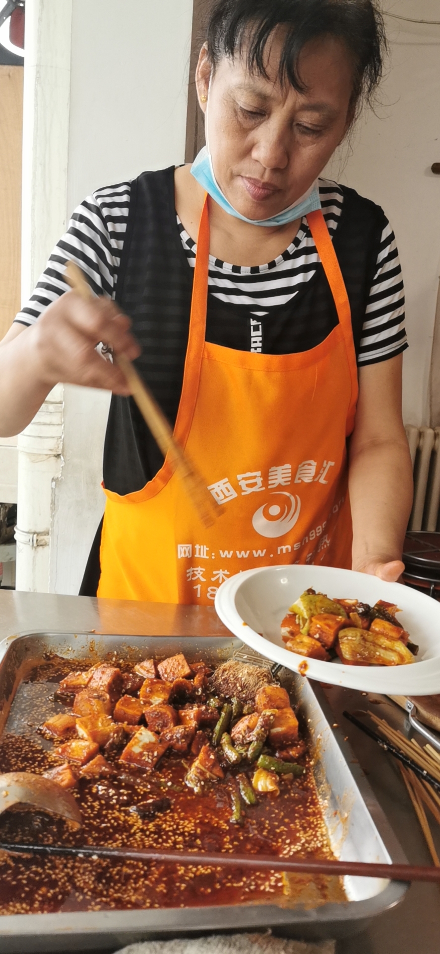 油炸串串香路边摊学习培训,特色油炸串串香加盟店