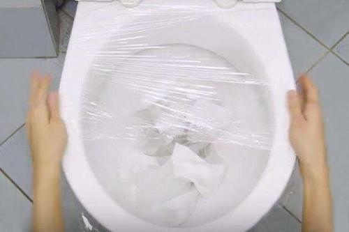 家里马桶用毛巾堵了,家里马桶堵了用皮搋子