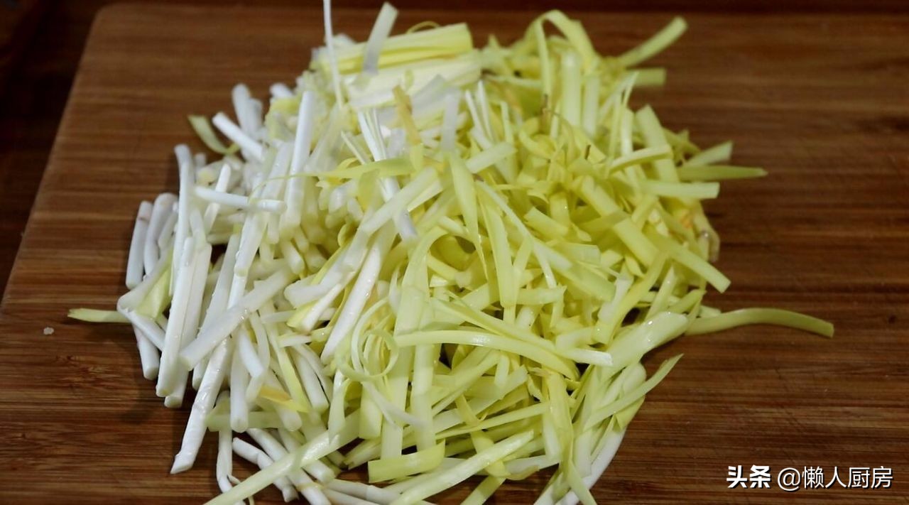 春卷这样做外脆里嫩咬一口满嘴香,春天春卷