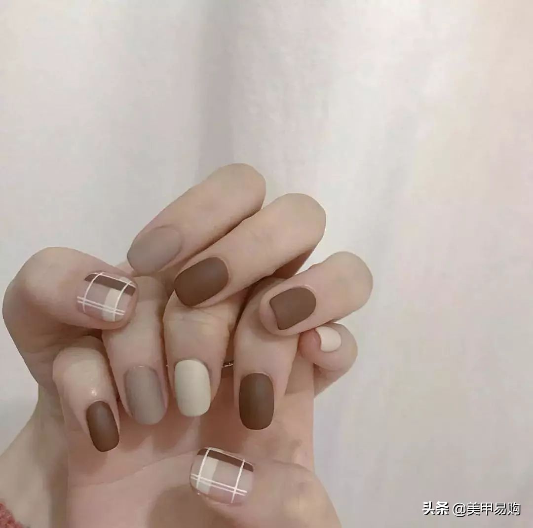 奶茶色渐变磨砂美甲,女生最爱的奶茶色系美甲来啦