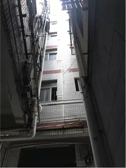 娣卞湷80涓囦拱鎴跨殑鐪熷疄浜嬫儏 (娣卞湷80涓囦拱鎴跨殑鐪熷疄浜嬩欢)