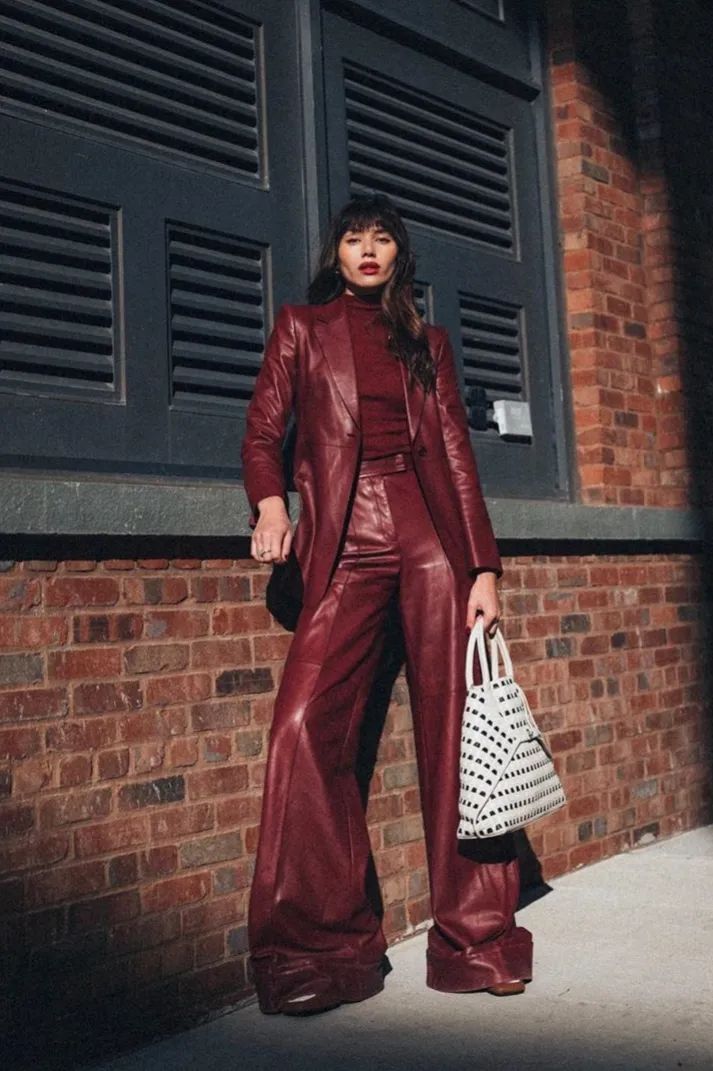 一件皮西装可以有多帅？时髦精们早已给出了答案