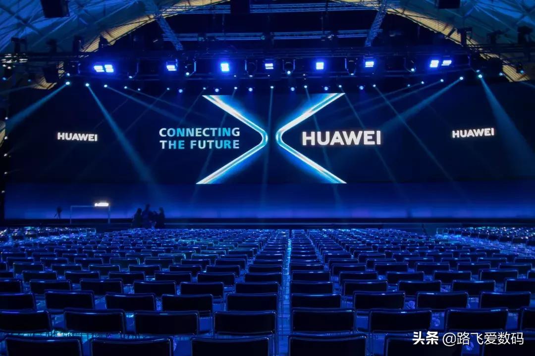 华为5G折叠手机HUAWEIMateX震撼发布，2299欧元再掀价格风暴