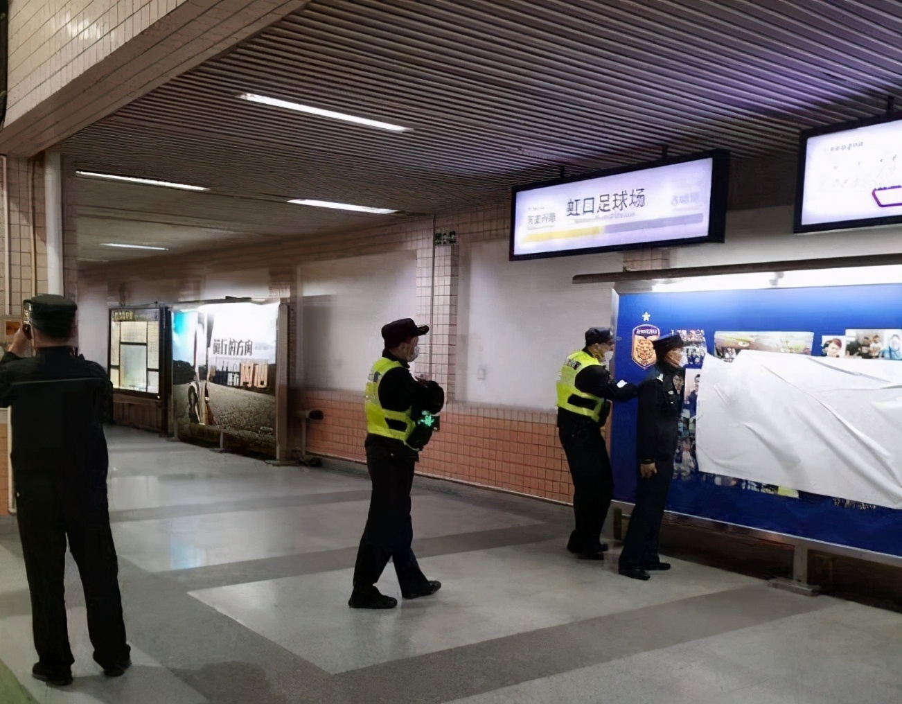 苏宁虹口足球场夺冠,虹口足球场苏宁夺冠海报