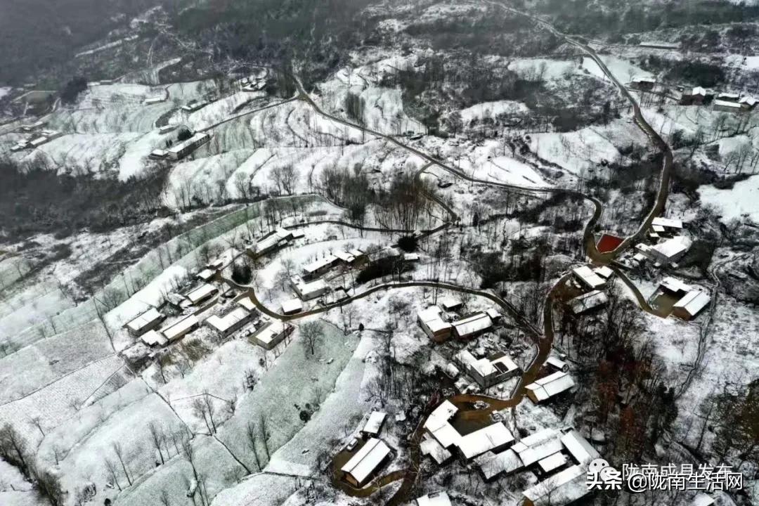 我叫成县,这是我2019年的自拍照