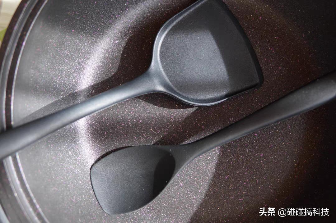 干饭人专用锅——帝伯朗灵感系列钛钻不粘锅