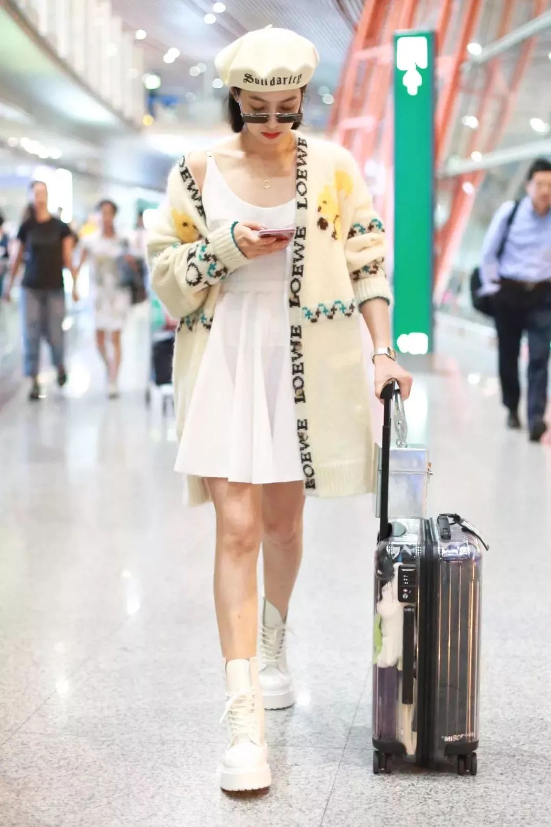 杨幂穿初恋鞋视频,杨幂潮鞋