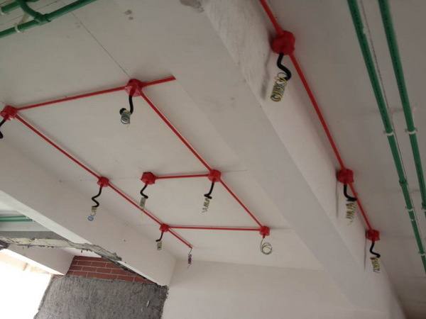 墙里的电线坏了维修视频,墙上电线烧坏了怎么接好