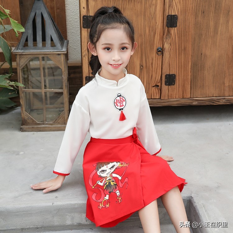 今年最流行的童装冬款,今年超流行的童装百搭又时尚