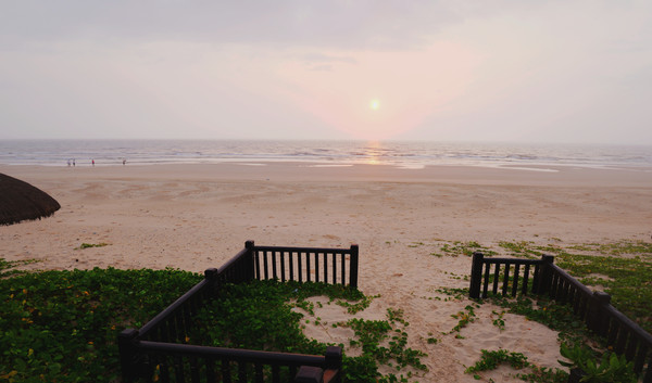 幸亏我来了再不来素材就没了,海南月亮湾的夜晚