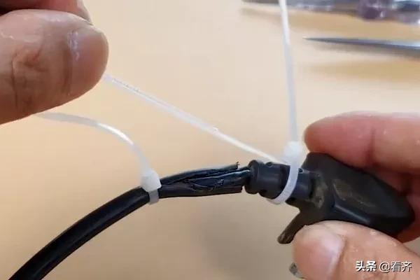 电线插头根部断裂怎么用线绑,电线插头根部断了怎么用扎带修复