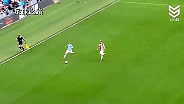 足球跑位传球教学基本功,足球怎么传球新手教学