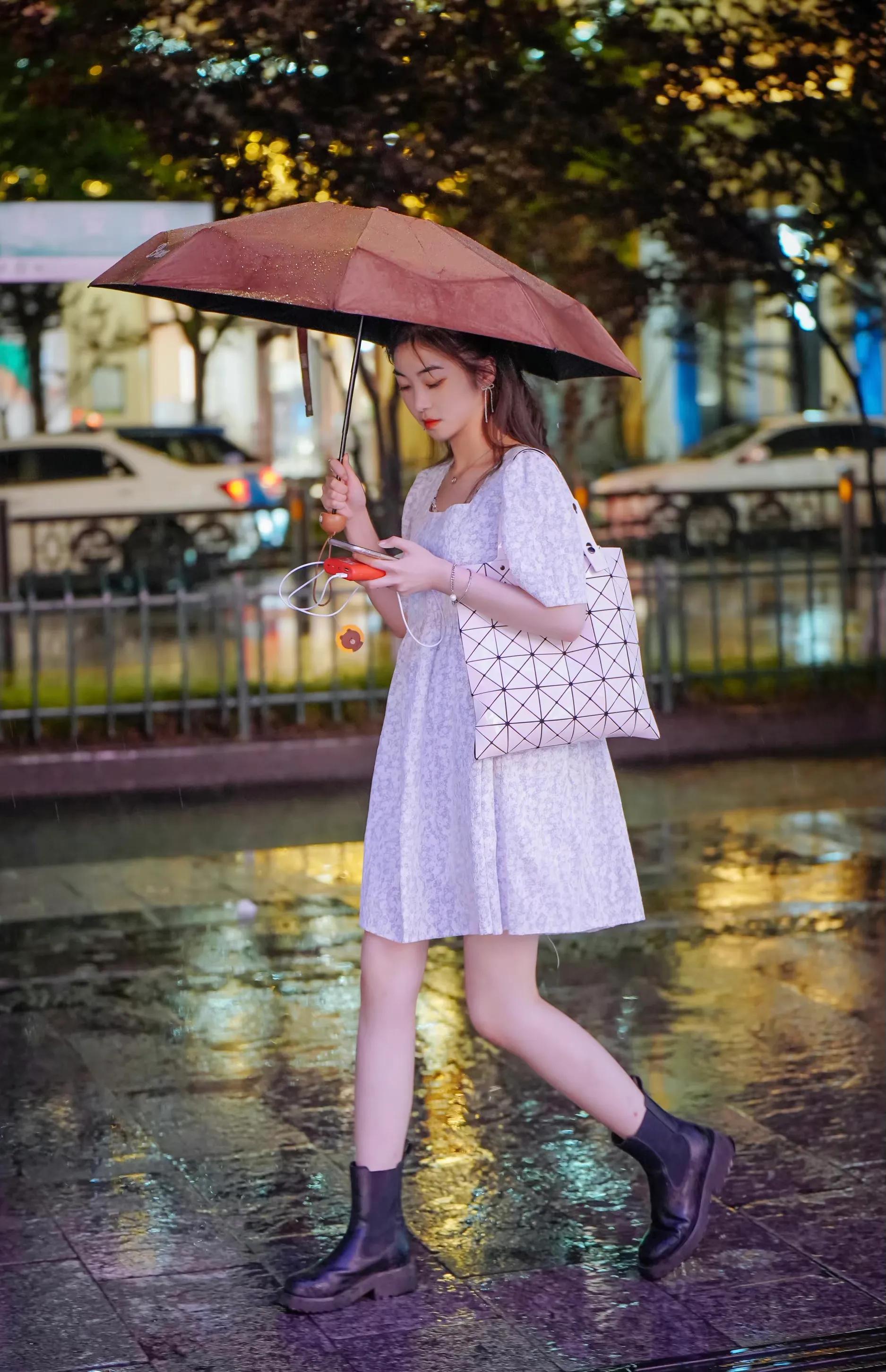 最具夏日气息的三宅一生购物袋8套示范穿搭