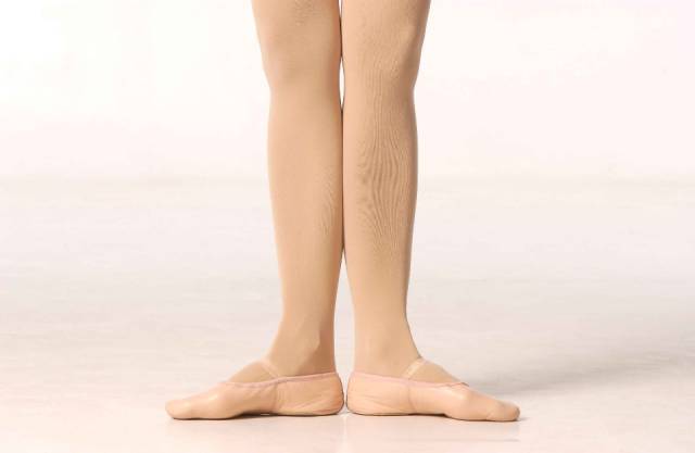 外八字脚会不会影响膝盖,跑步时八字脚产生原因及纠正方法