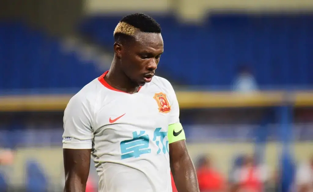 蒿俊闵武汉踢野球,蒿俊闵踹滕卡特