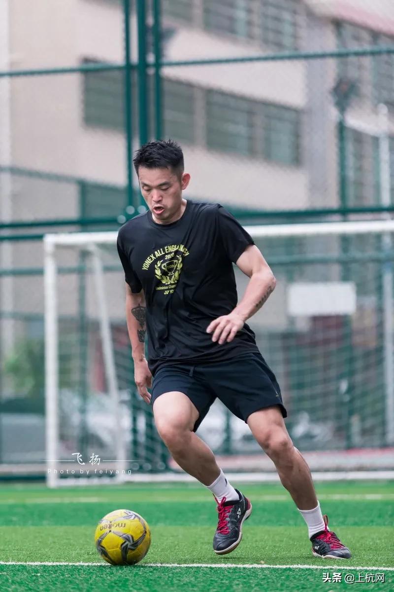 林丹野球场秀足球,林丹回到球场赢了