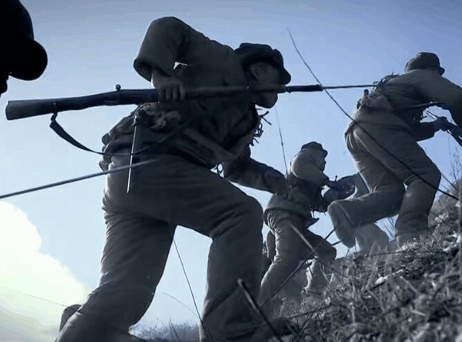 “三三制”拍出来不好看？密集冲锋的“人海战术”就好看了吗？