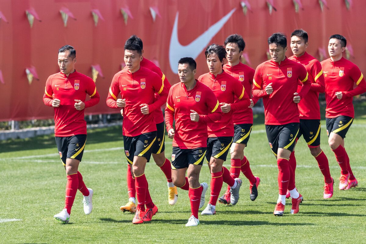 李铁40强赛菲律宾,国足主帅李铁谈对阵菲律宾队员