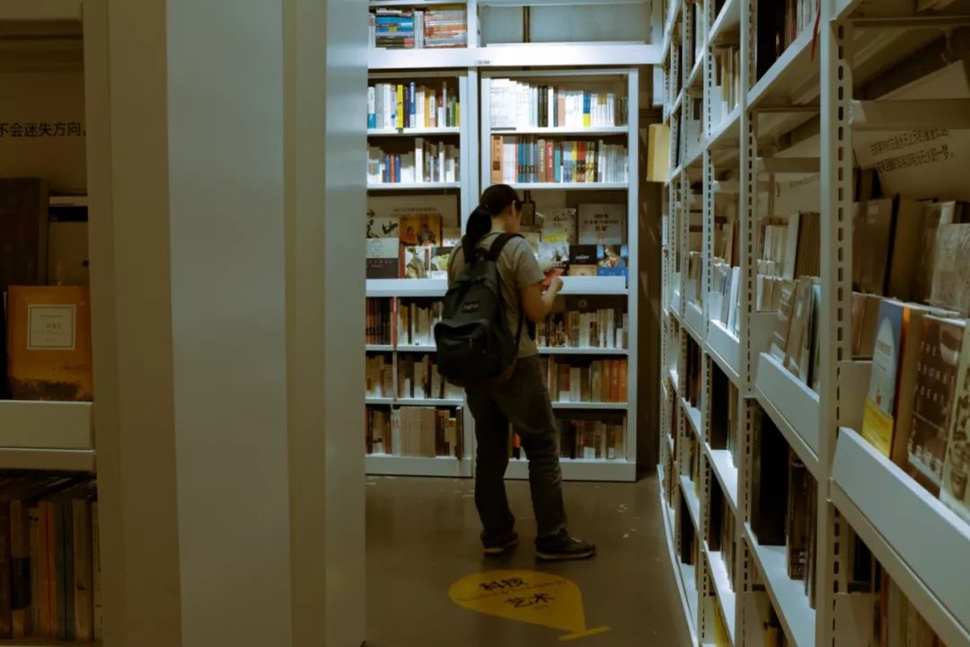 我和男朋友一起上班,我和男朋友在同一家公司实习