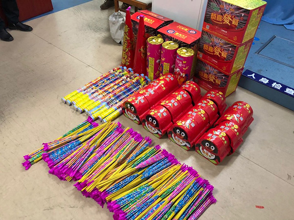 非法运输烟花爆竹男子被刑拘,男子涉嫌非法运输烟花爆竹被处罚