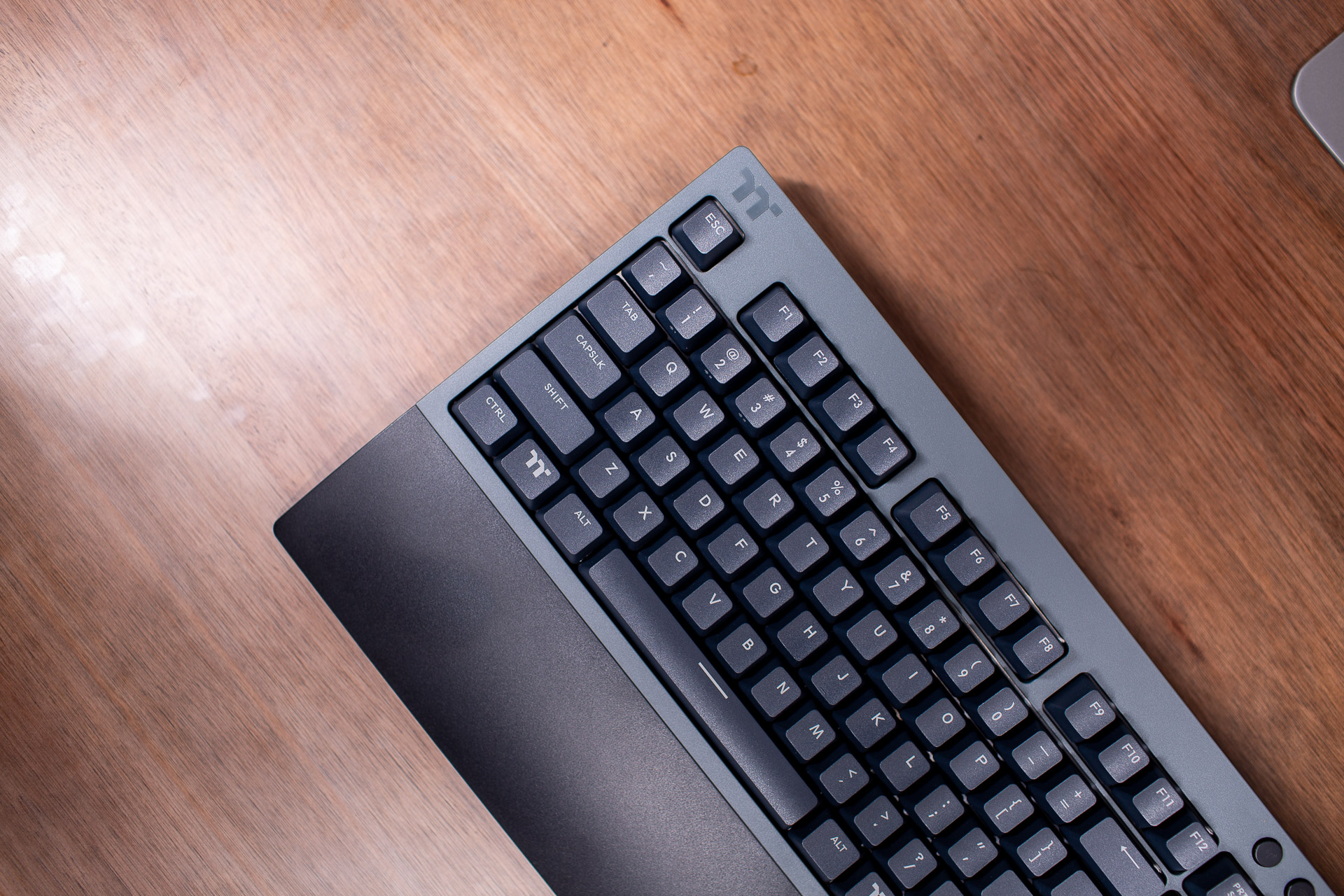 无线机械键盘带幻彩,无线机械键盘没有延迟吗