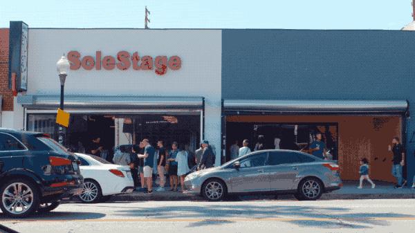 90后中国鞋王,中国90后在美国卖鞋