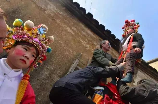 前年我有个朋友说去连城过年,到现在还没有回来