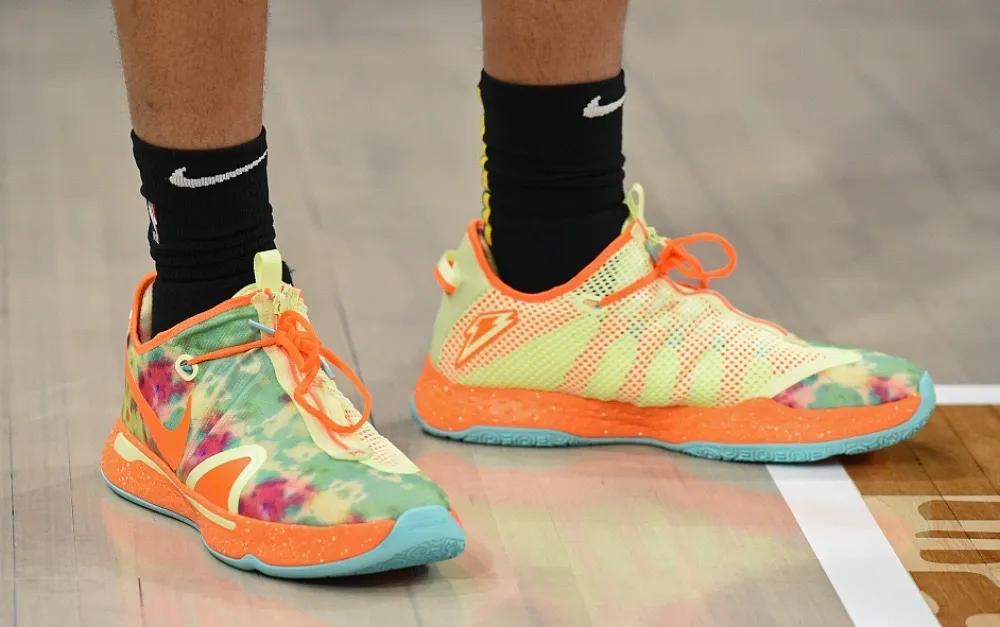 aj黄蜂队配色,nba球员上脚aj11红色