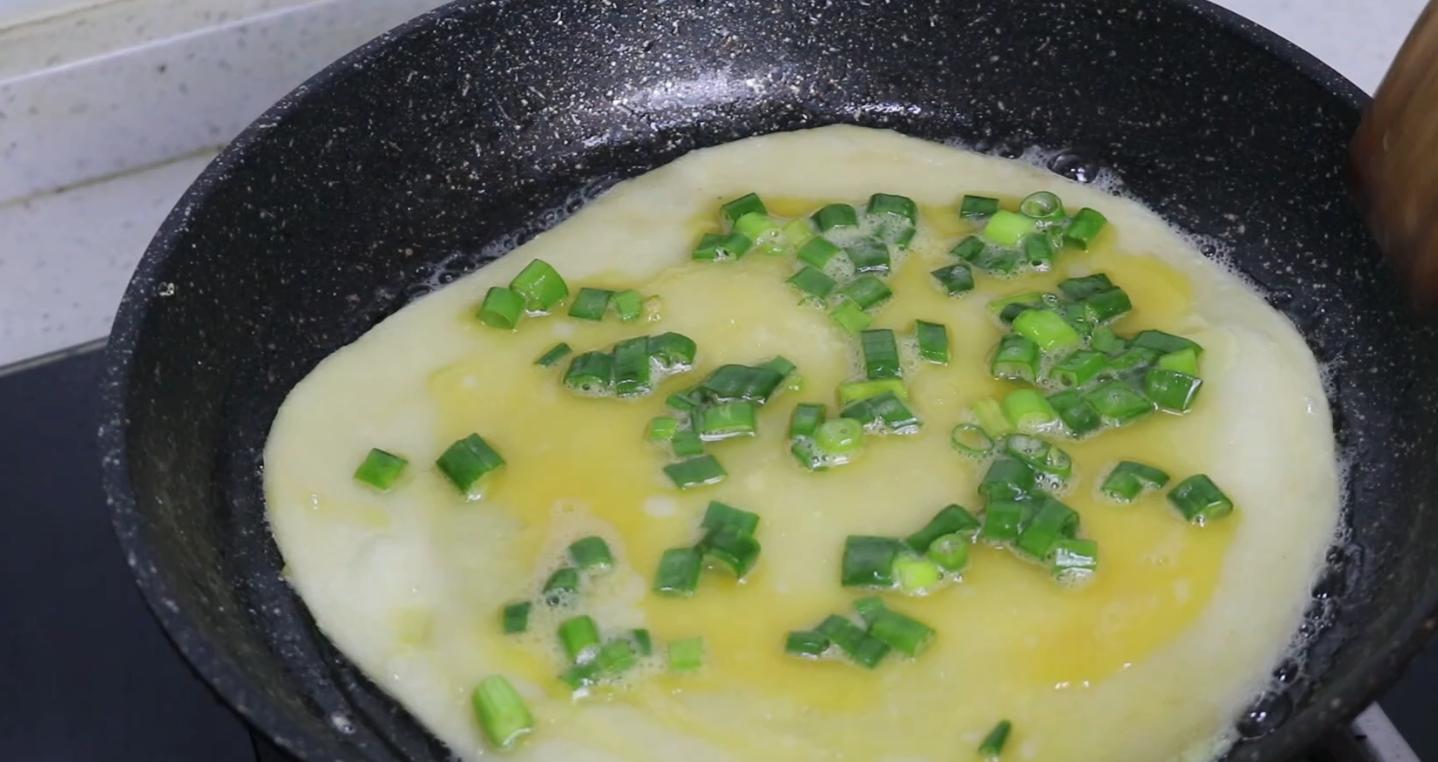 鸡蛋葱花饼不用揉面视频,烫面油酥葱花饼